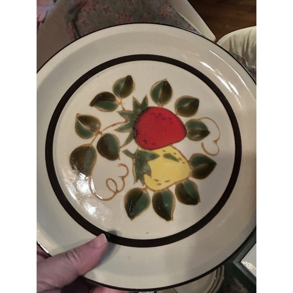 Sears Strawberries Stoneware 1971 20 Piece Set Complete. - Picture 3 of 5
